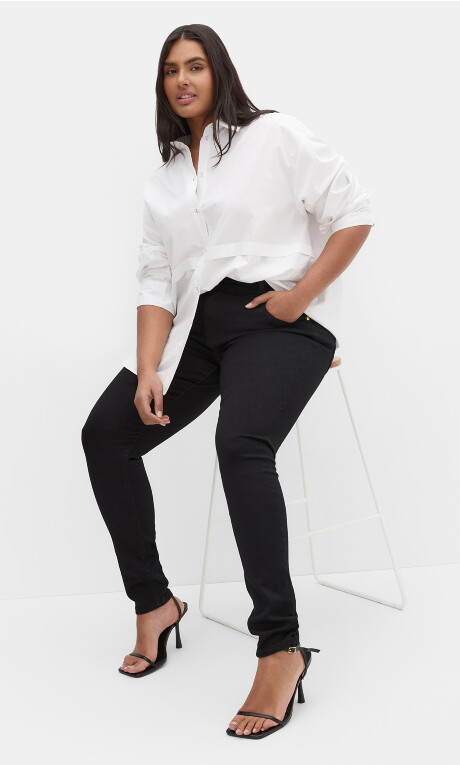 Plus Size Asha Fit Skinny Short Jean - black
