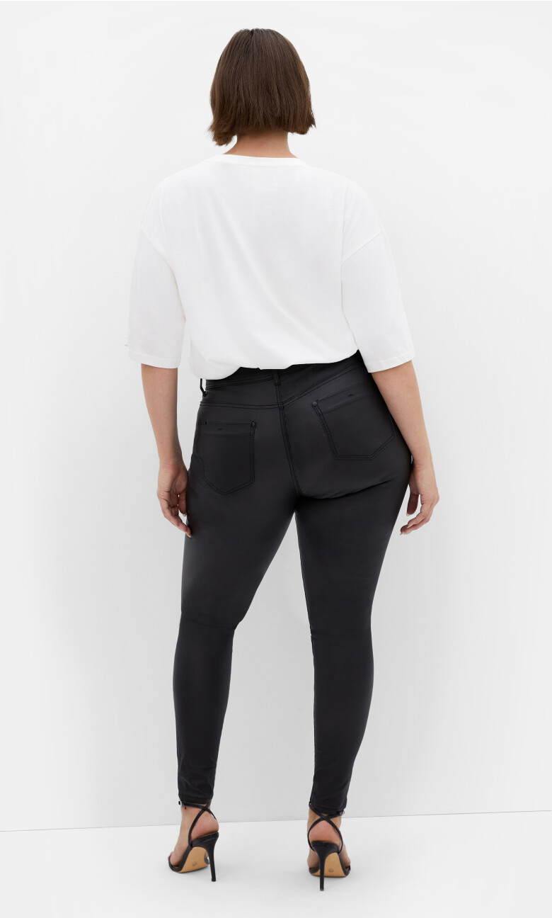 Skylar Short Skinny Jean - black