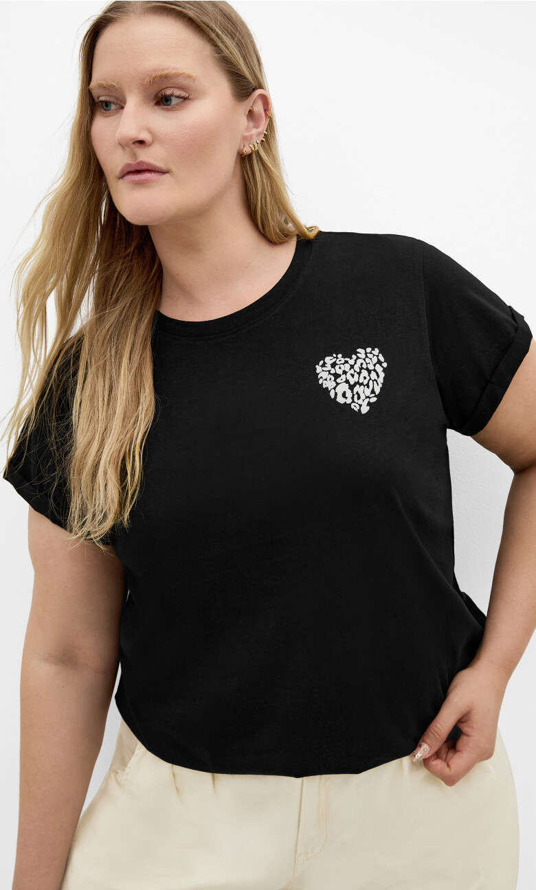 Cuffed Sleeve Heart Tee - black