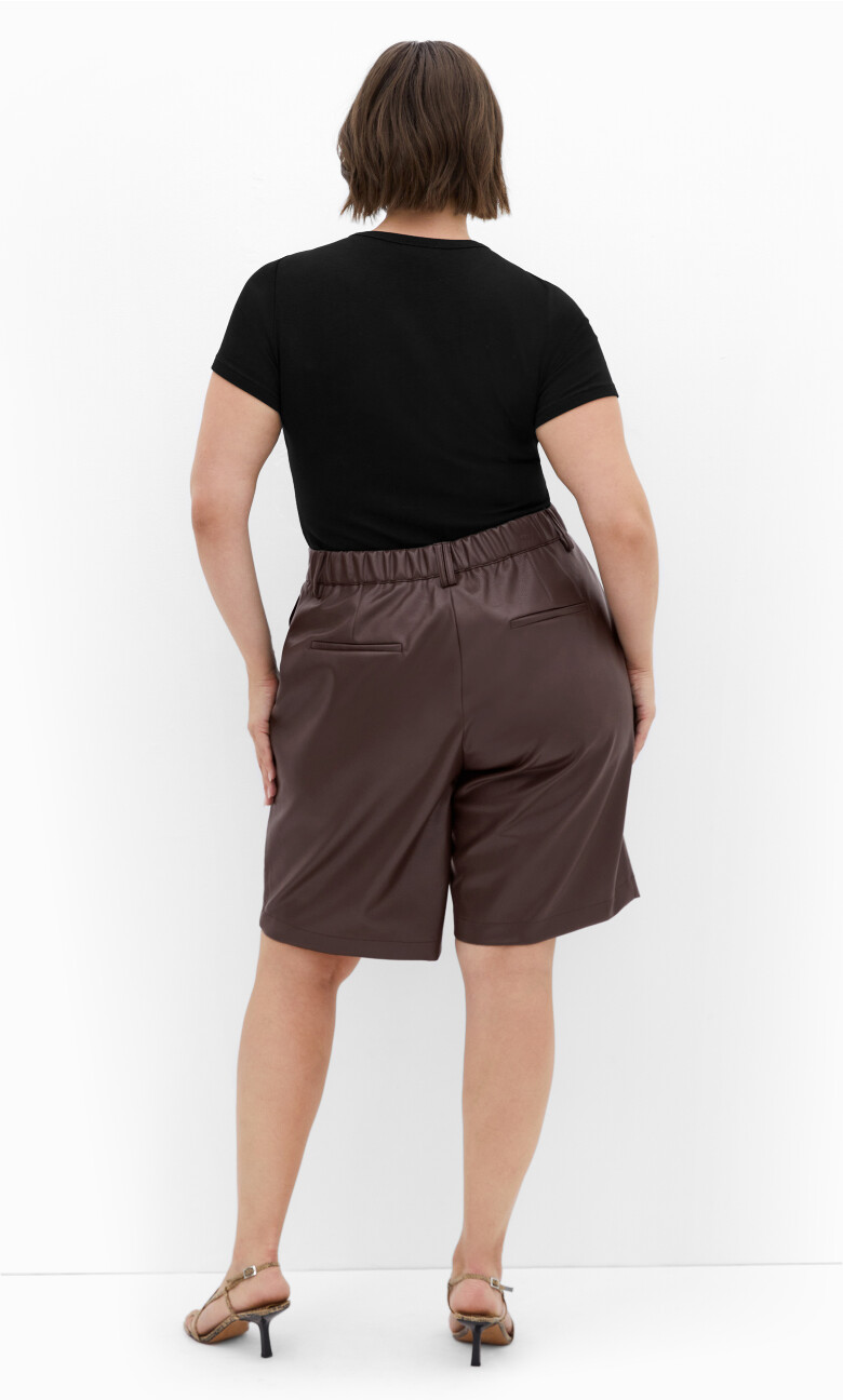 Jessa Faux Leather Short - chocolate
