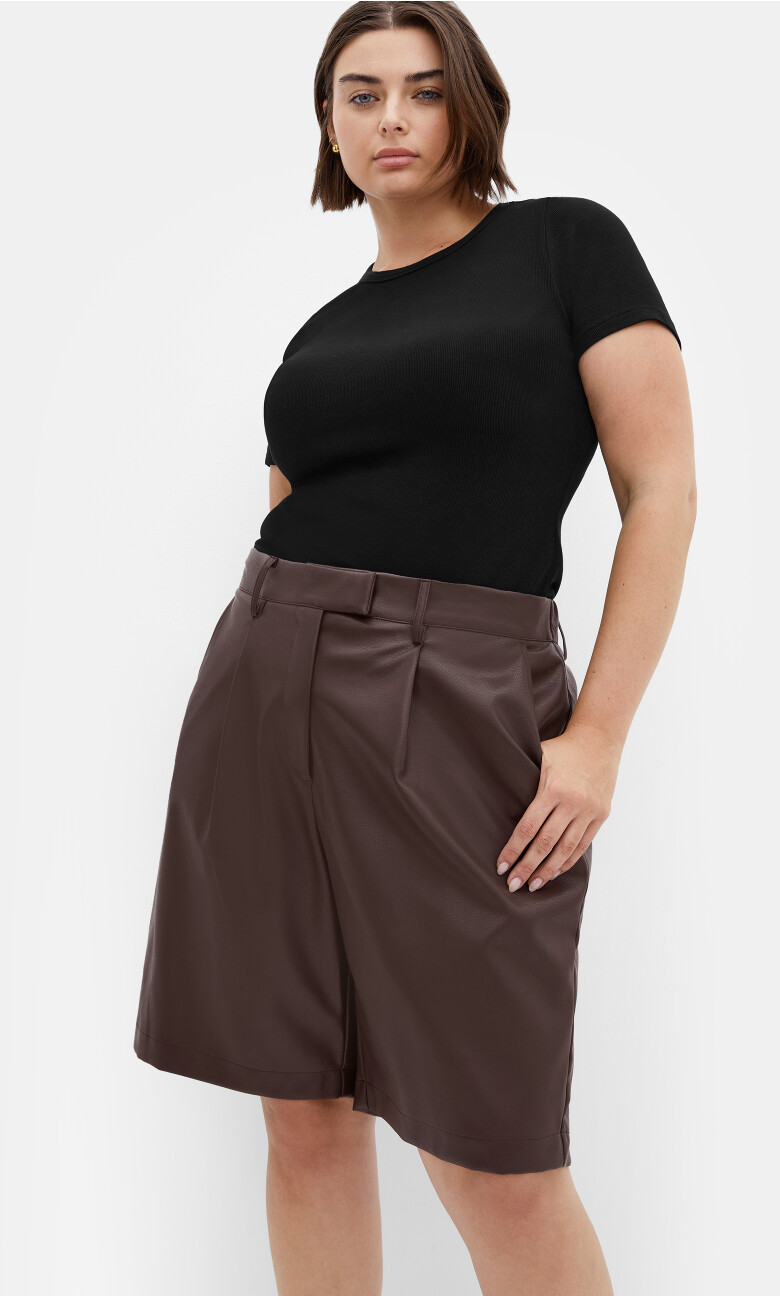 Plus Size Short Jessa PU
