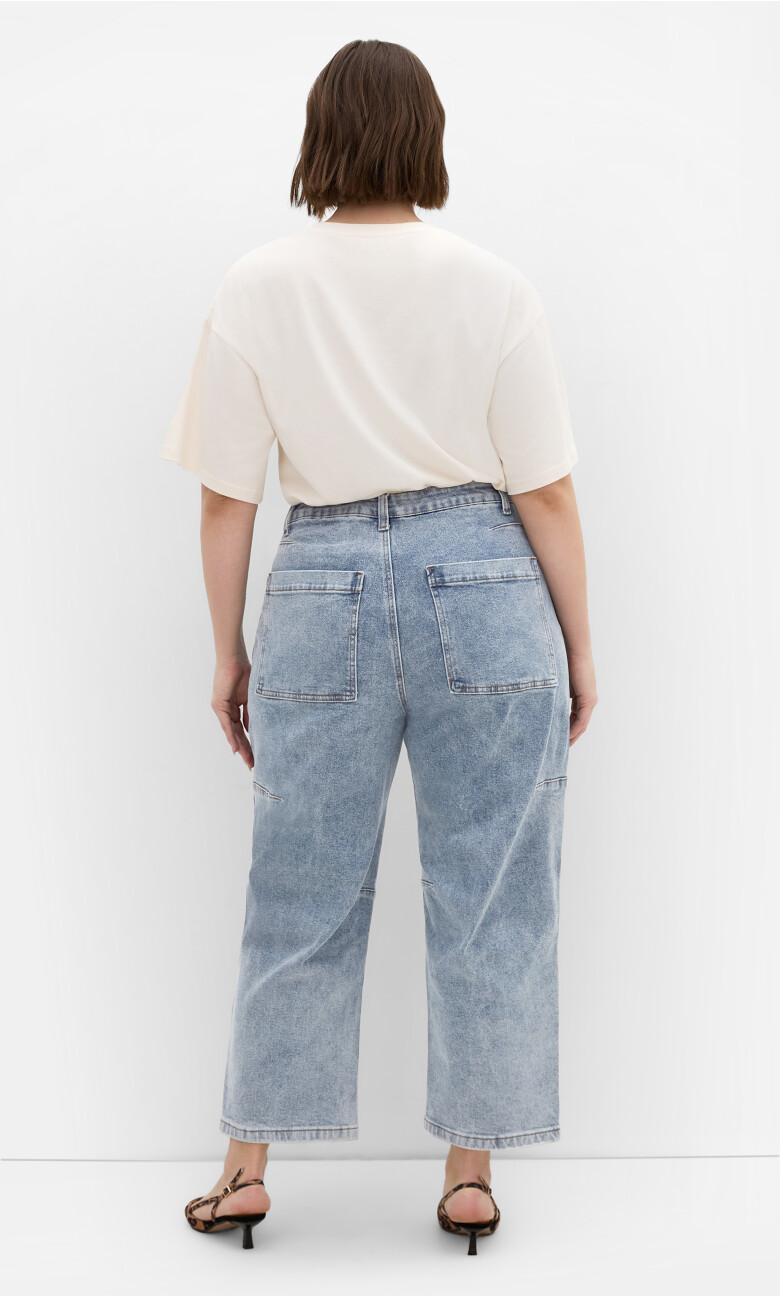Harley Fit Hazel Barrel Leg Jean - light wash
