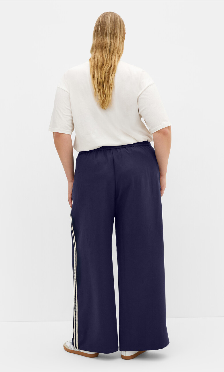 Side Stripe Tailored Pant - navy