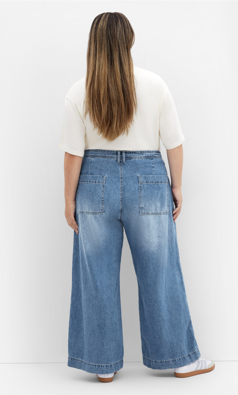Tayla Wide Leg Crop Jean - mid wash