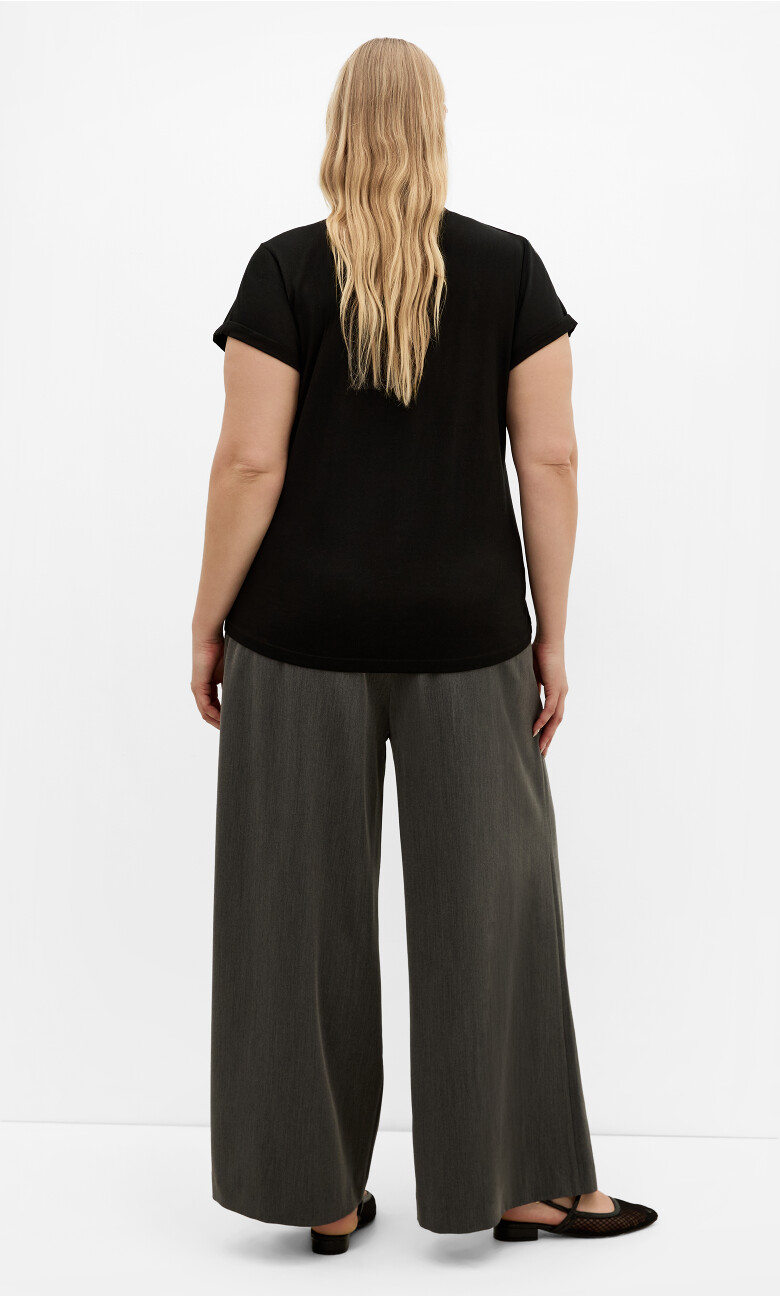 Cuffed Sleeve Love Me Tee - black