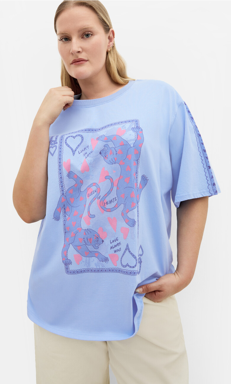Plus Size Queen Of Hearts Oversized Tee - blue